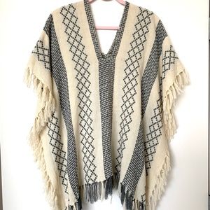 ▪️Free People▪️ Poncho 💫